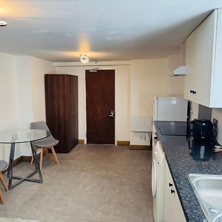 Hotel 24-7 Express Newport  Eksteriør bilde