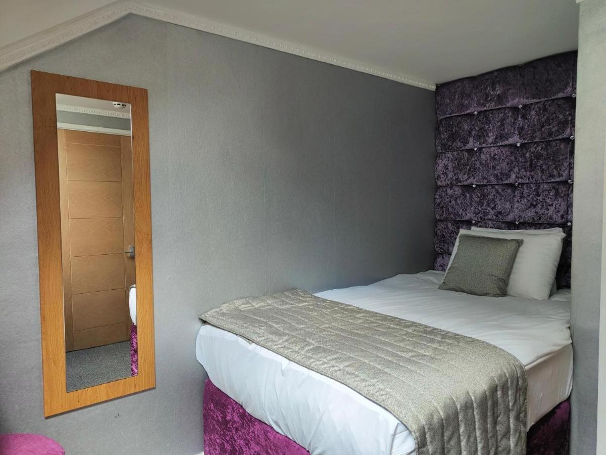 Hotel 24-7 Express Newport  Eksteriør bilde