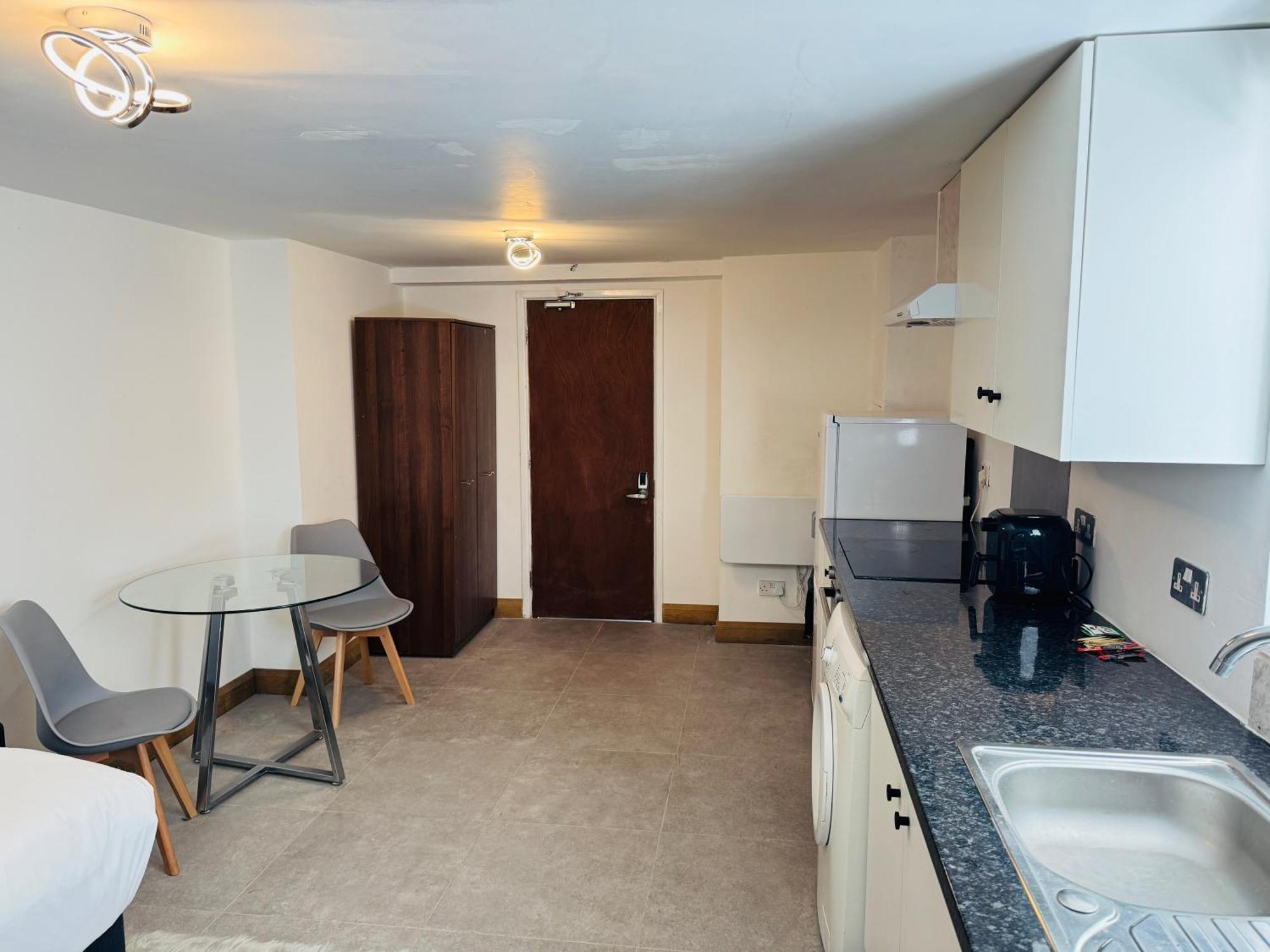 Hotel 24-7 Express Newport  Eksteriør bilde